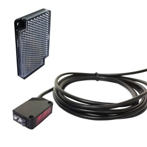 STBTECH E3Z-R61 Light Barrier Sensor Indoor Wall Mounting NPN (NO or NC Switchable) Reflective Light Barrier Mirror Reflection Proximity Switch with 2 m Cable, Reflector Plate, 2 m Induction Distance